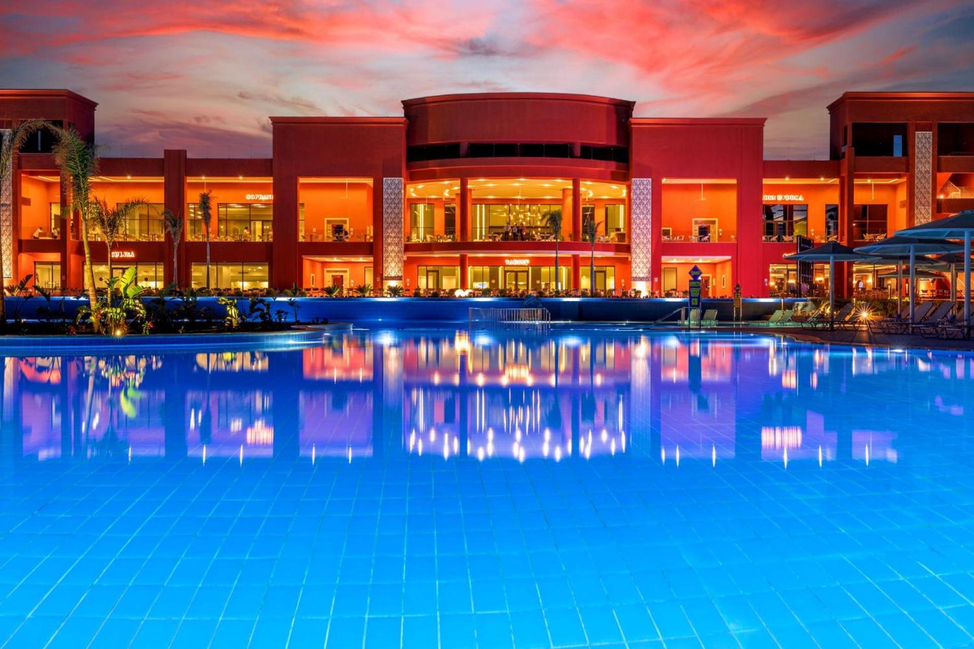 Pickalbatros Laguna Vista Aqua Park Sharm el-Sheikh Ngoại thất bức ảnh The resort at night