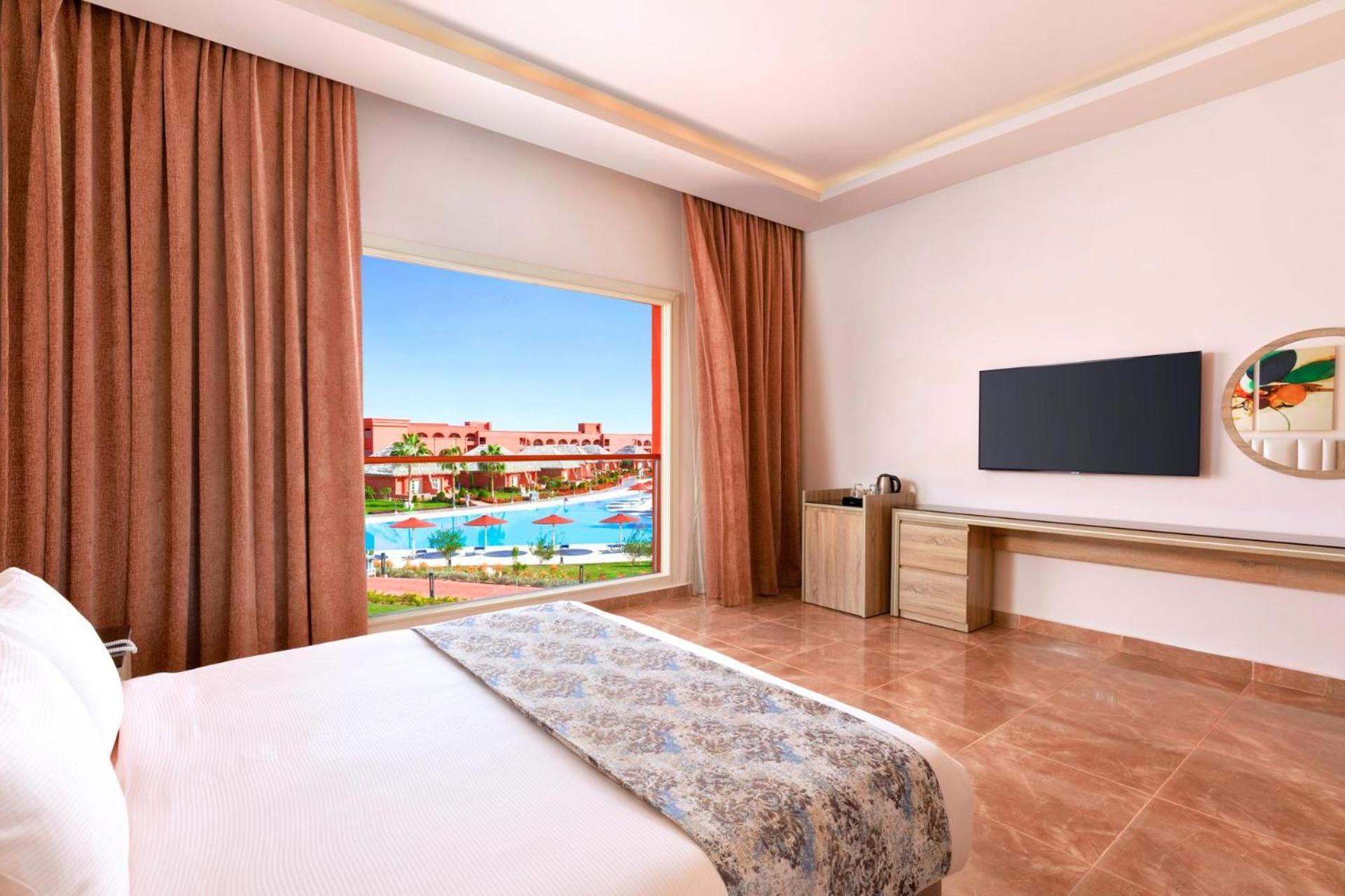 Pickalbatros Laguna Vista Aqua Park Sharm el-Sheikh Ngoại thất bức ảnh A view of the resort from a room